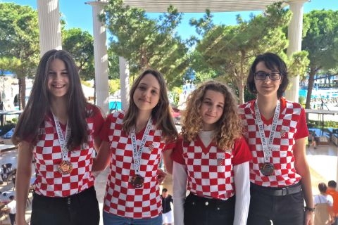 Hrvatskoj tri medalje na europskoj informatičkoj olimpijadi za djevojke