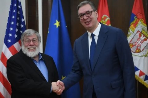 Wozniak posjetio Srbiju, Vučić mu dao državljanstvo